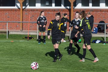 Bild 37 - Frauen TSV Vineta Audorg - SV Friesia 03 Riesum Lindholm : Ergebnis: 2:4